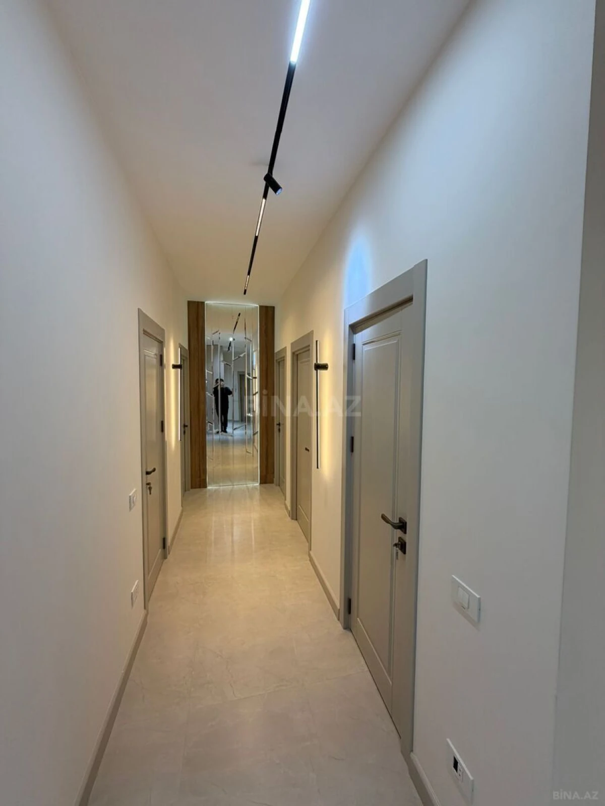 Satılır 4 otaqlı mənzil 132 m²
