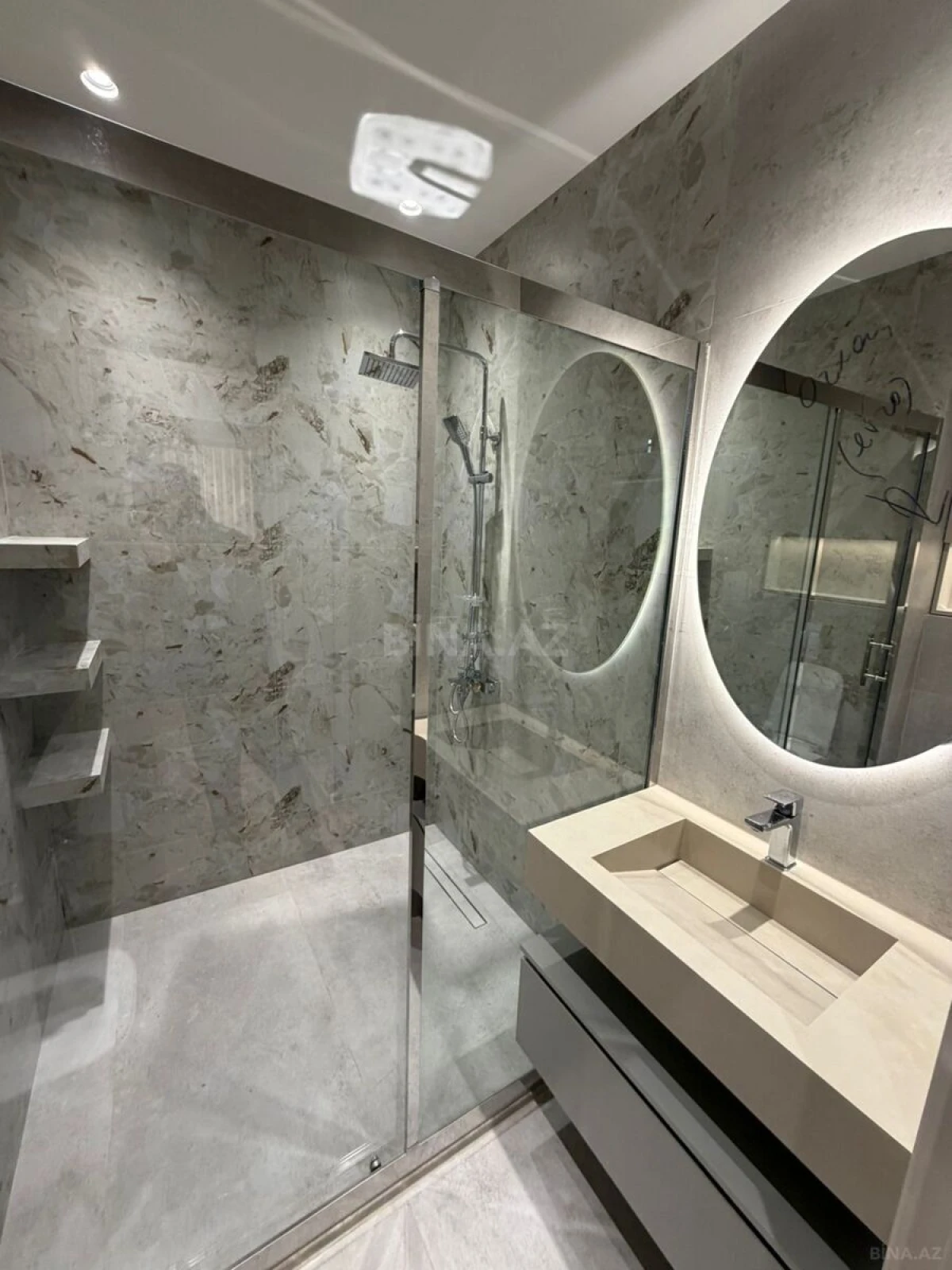 Satılır 4 otaqlı mənzil 132 m²