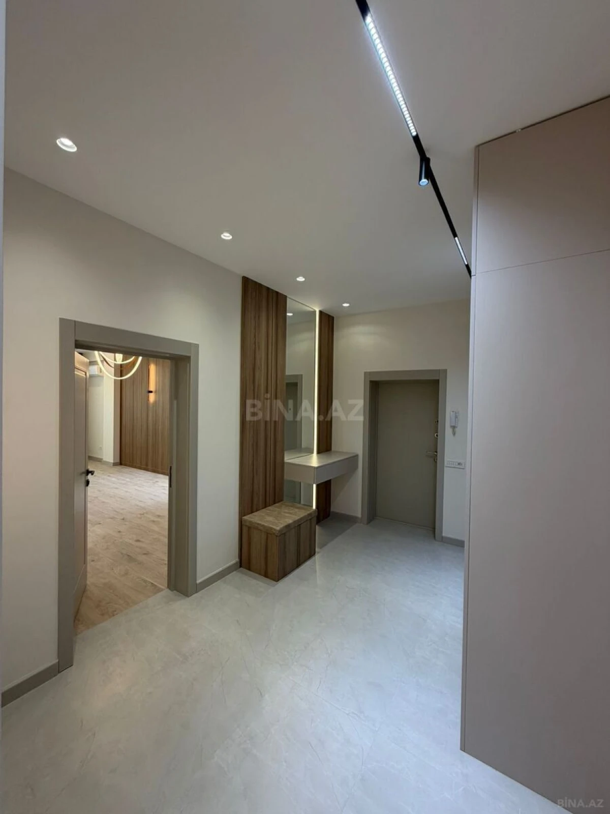 Satılır 4 otaqlı mənzil 132 m²