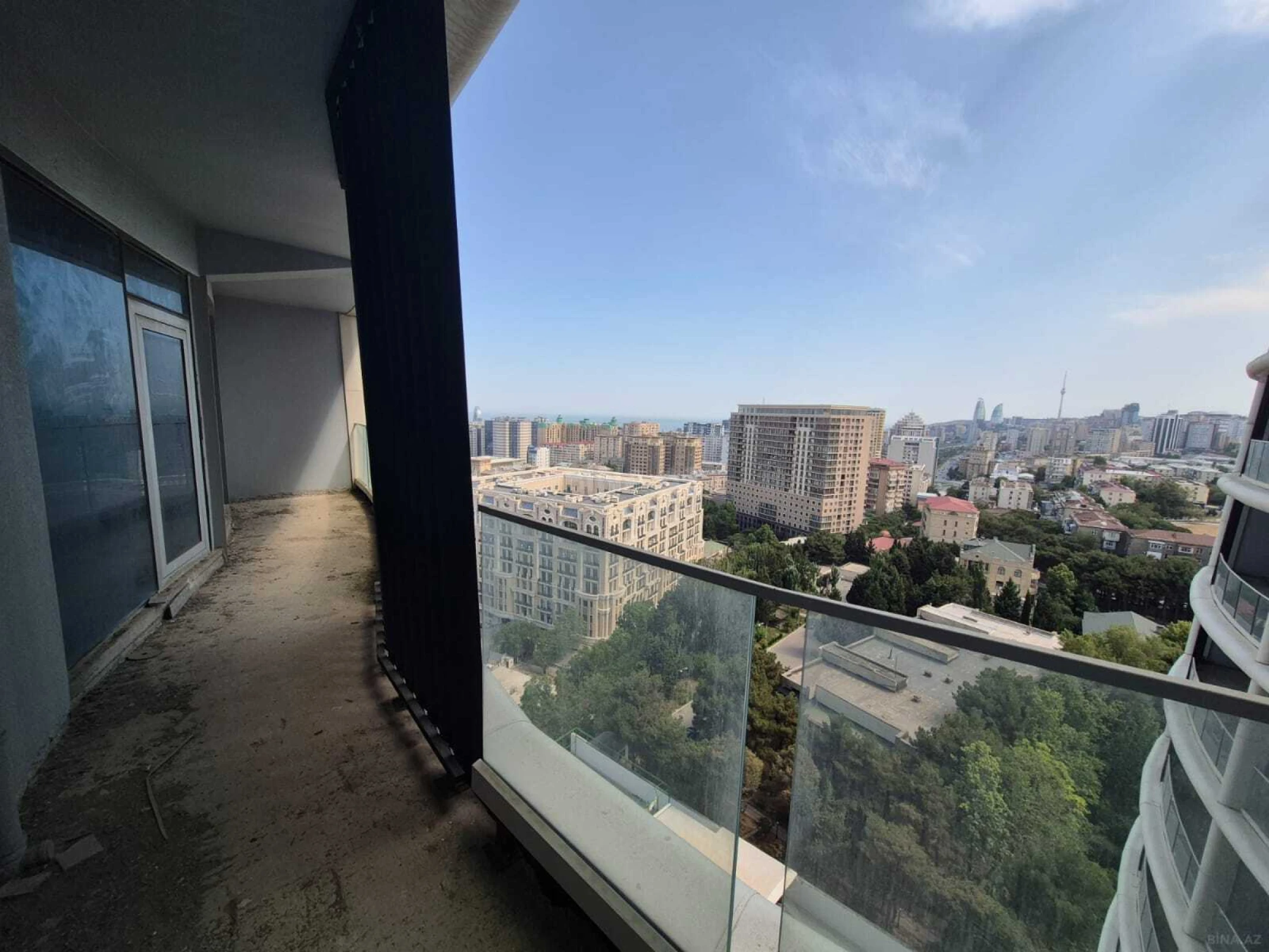 Satılır 2 otaqlı mənzil 103 m²