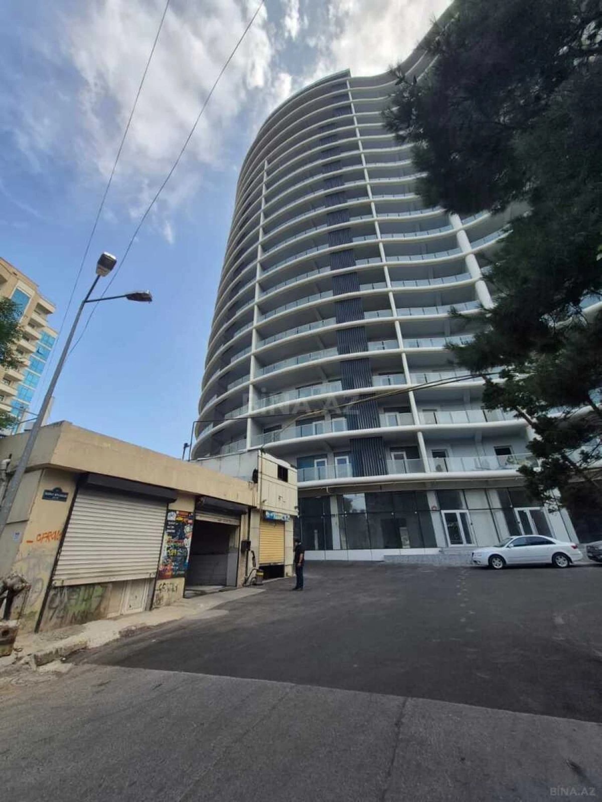 Satılır 2 otaqlı mənzil 103 m²