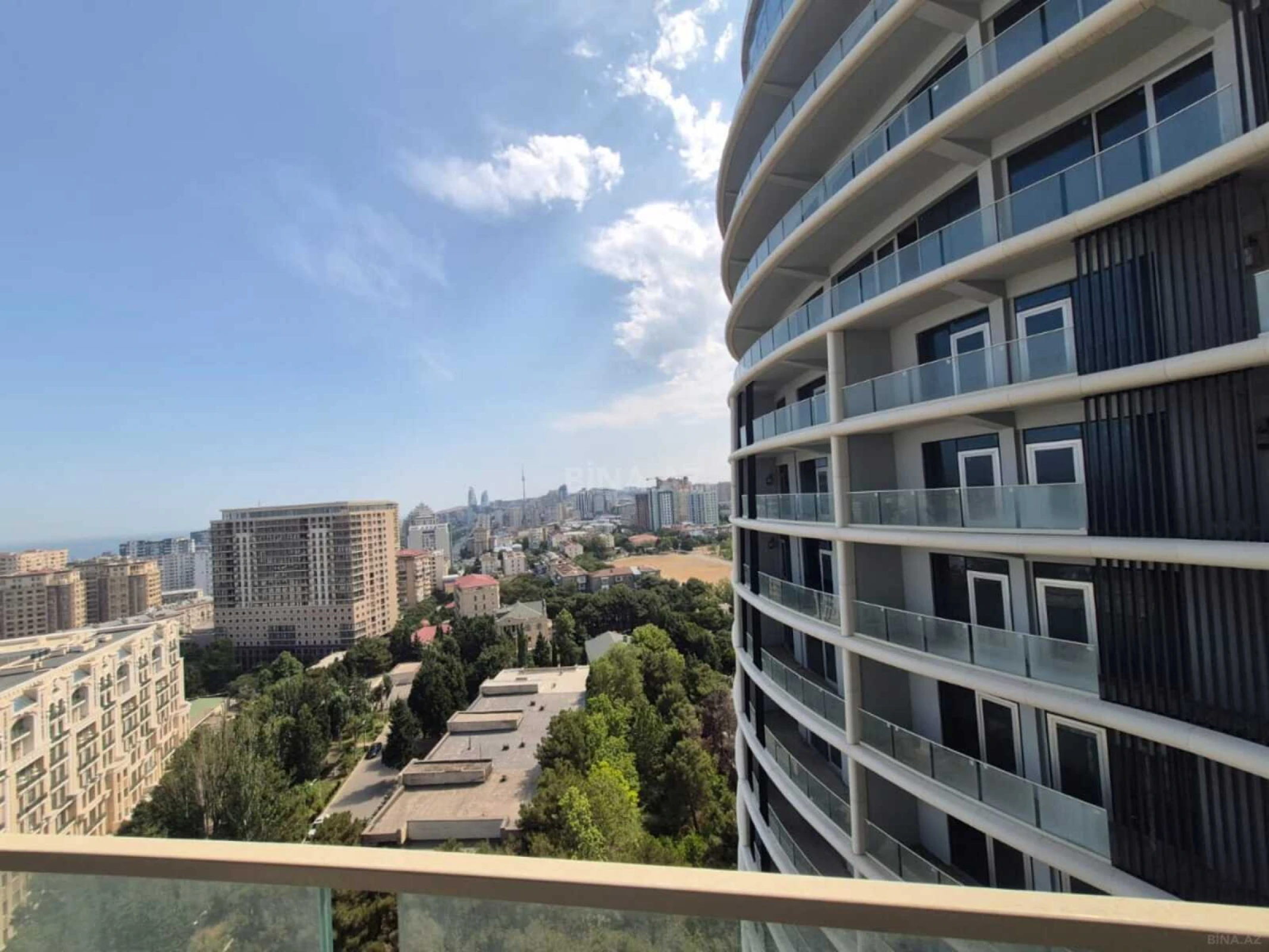 Satılır 2 otaqlı mənzil 103 m²