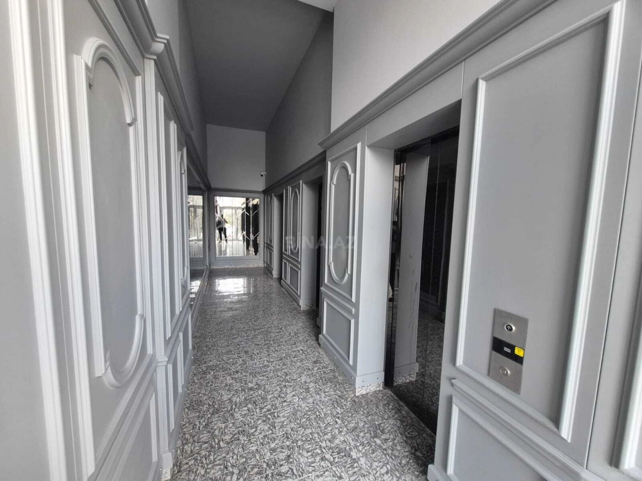 Satılır 2 otaqlı mənzil 103 m²