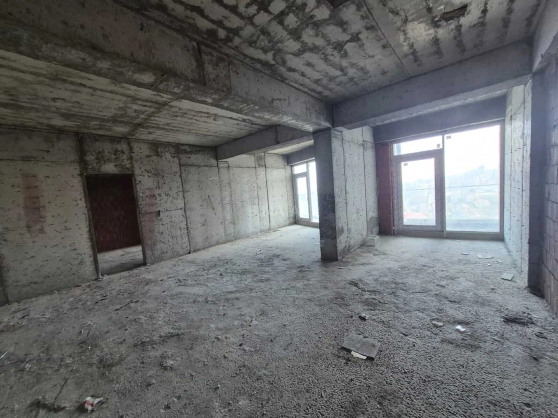 Satılır 2 otaqlı mənzil 103 m²