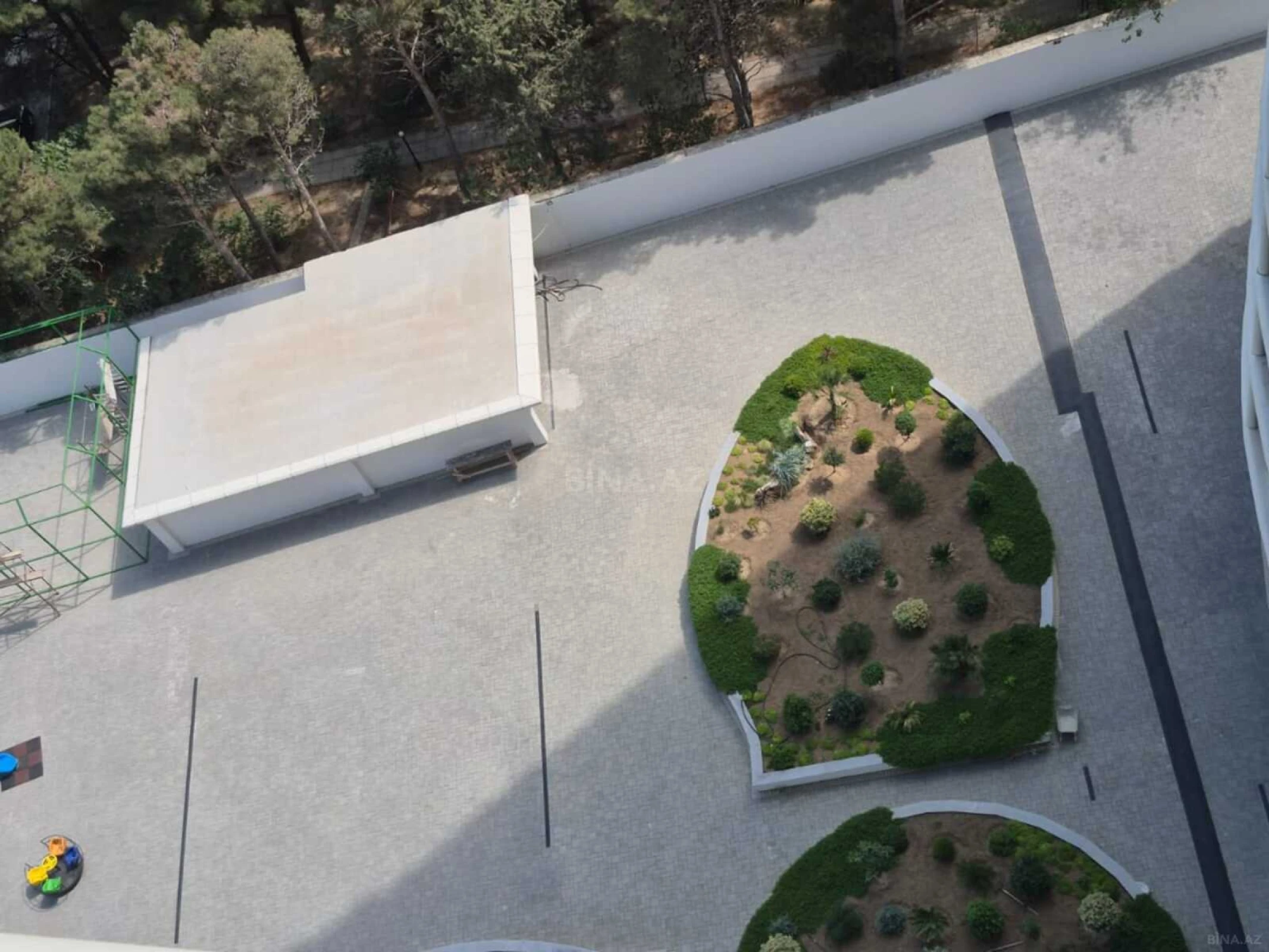 Satılır 2 otaqlı mənzil 103 m²