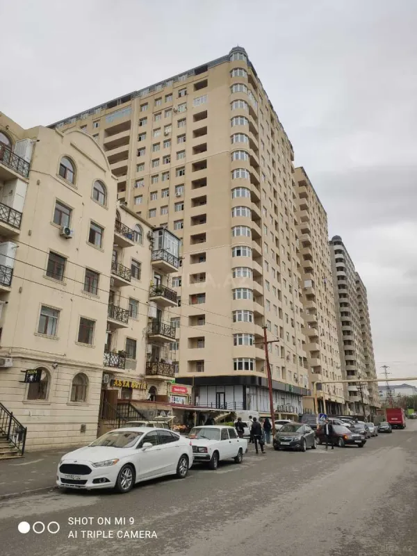 Satılır 3 otaqlı mənzil 122.1 m²