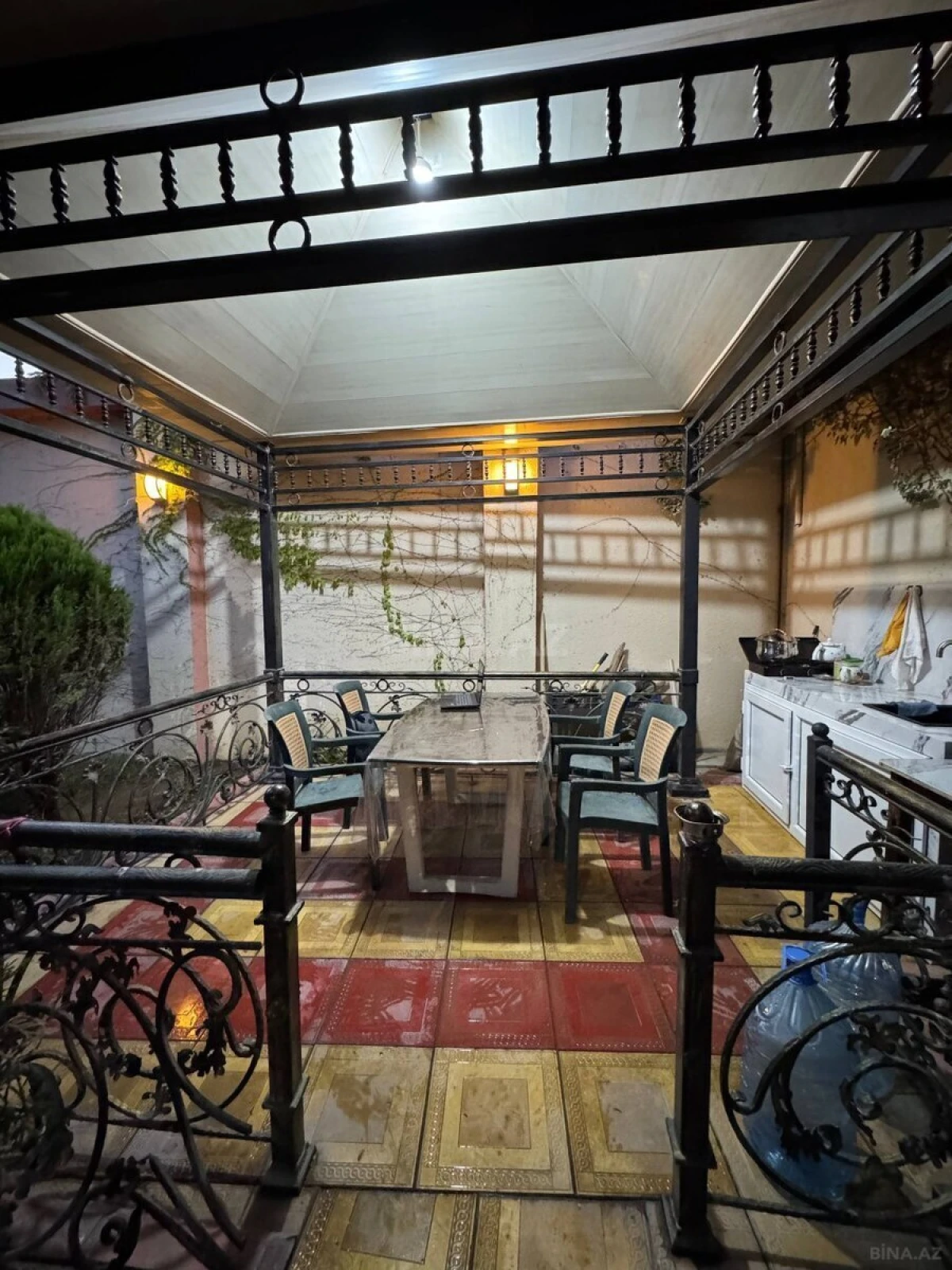 Satılır 6 otaqlı həyət evi 250 m²