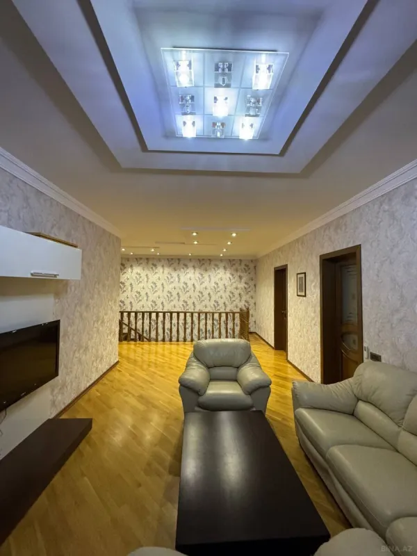 Satılır 6 otaqlı həyət evi 250 m²