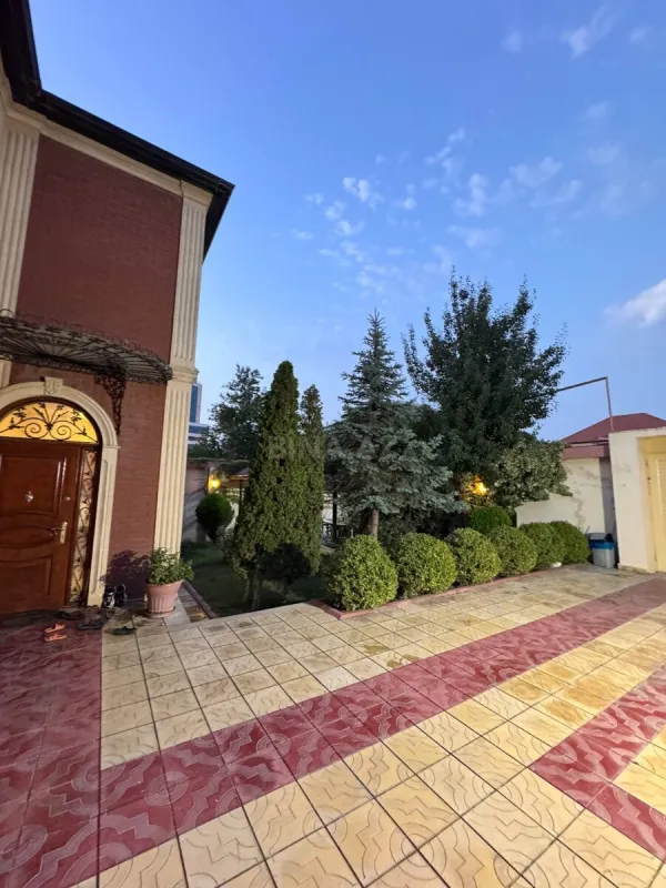 Satılır 6 otaqlı həyət evi 250 m²