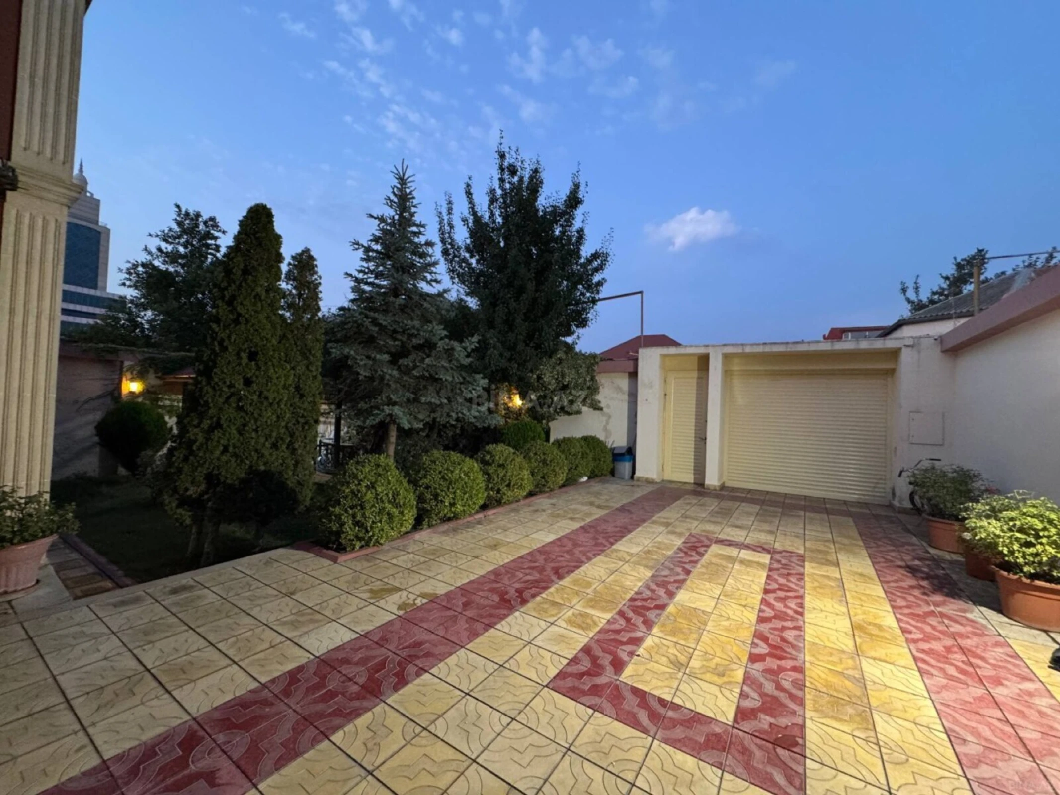 Satılır 6 otaqlı həyət evi 250 m²