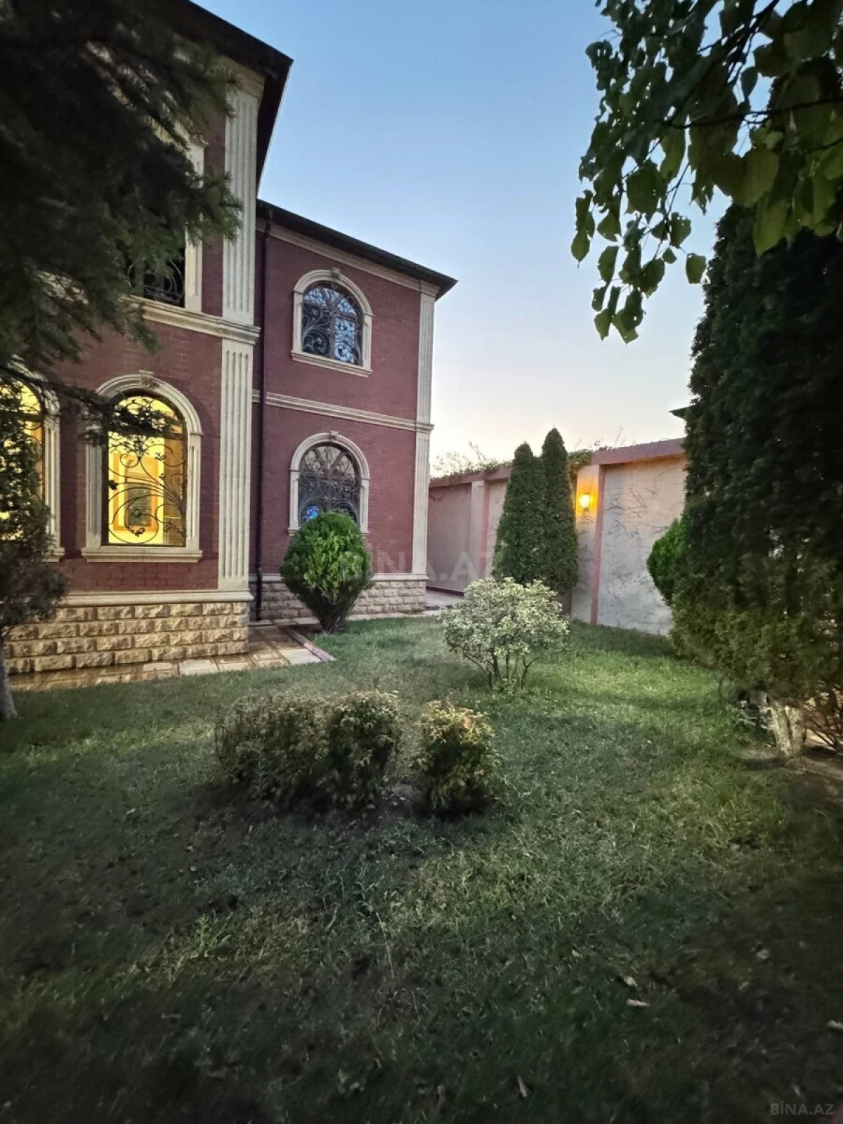 Satılır 6 otaqlı həyət evi 250 m²