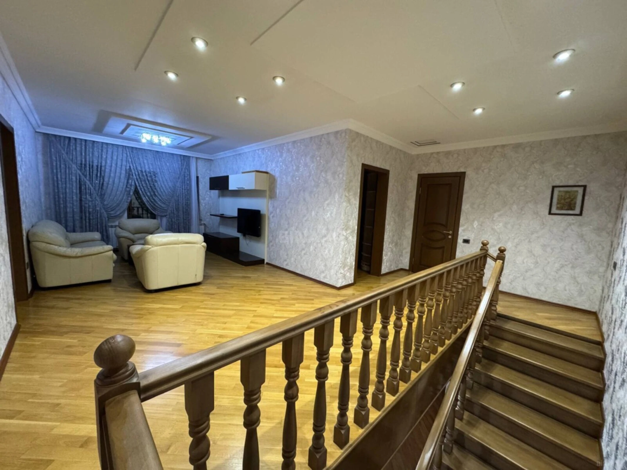 Satılır 6 otaqlı həyət evi 250 m²