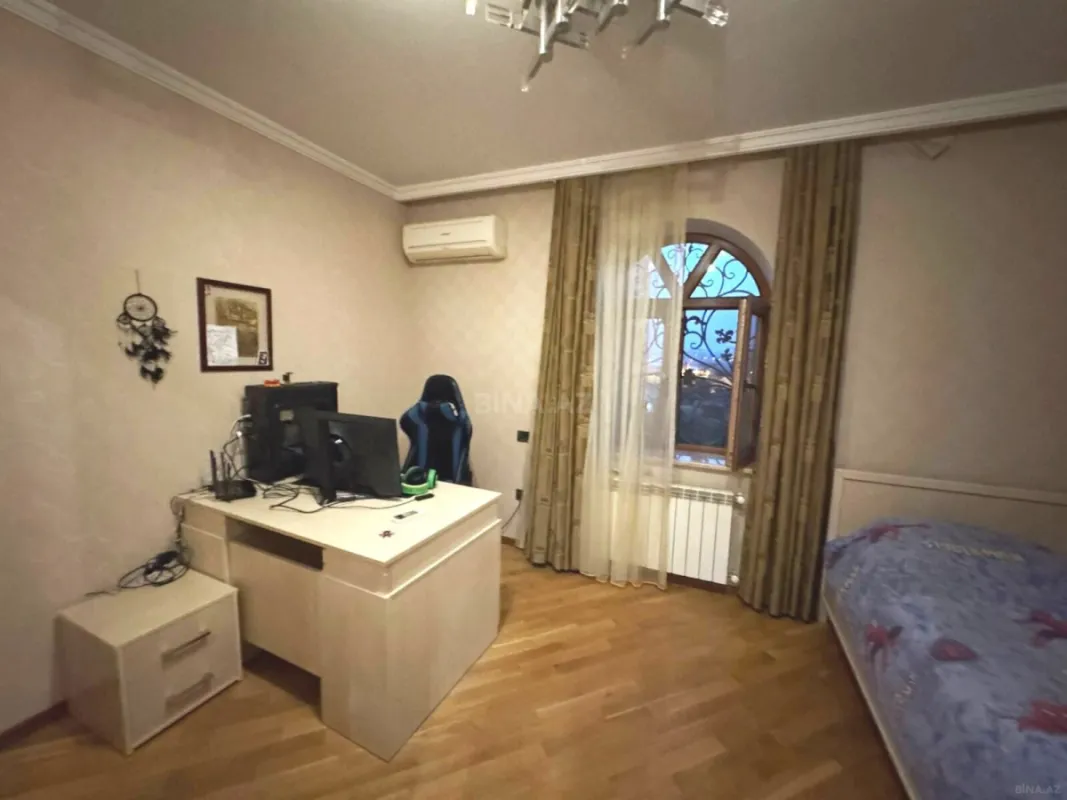Satılır 6 otaqlı həyət evi 250 m²