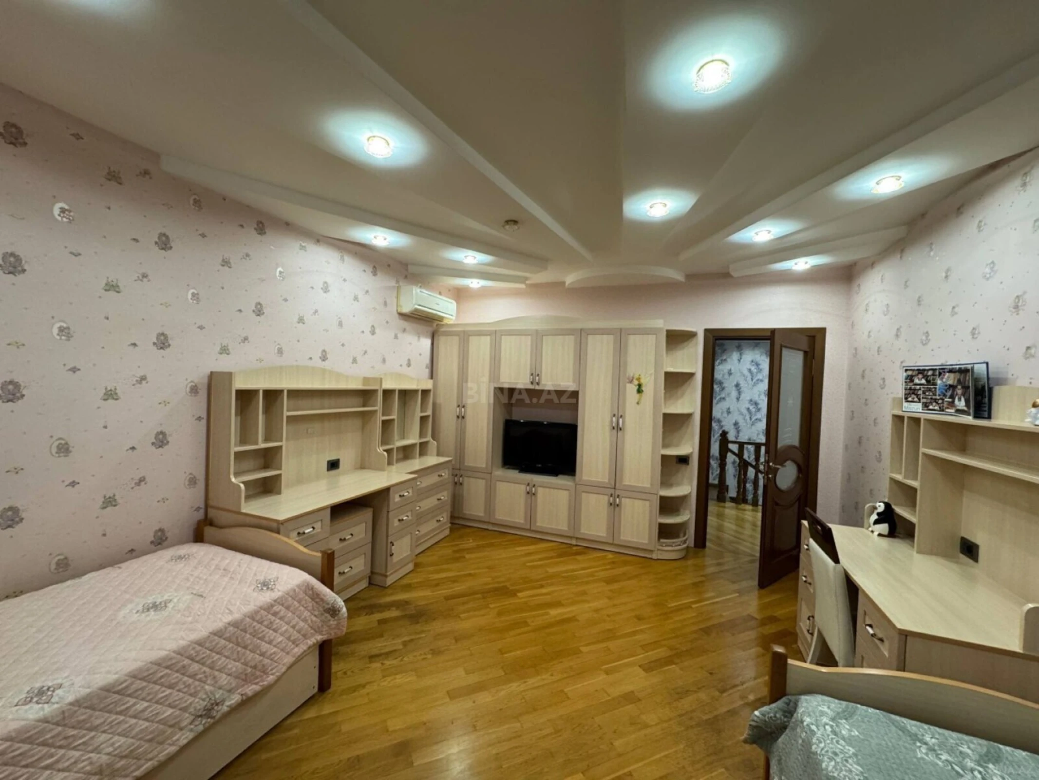 Satılır 6 otaqlı həyət evi 250 m²