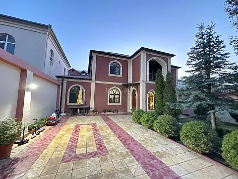 Satılır 6 otaqlı həyət evi 250 m²