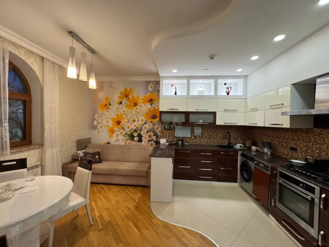Satılır 6 otaqlı həyət evi 250 m²