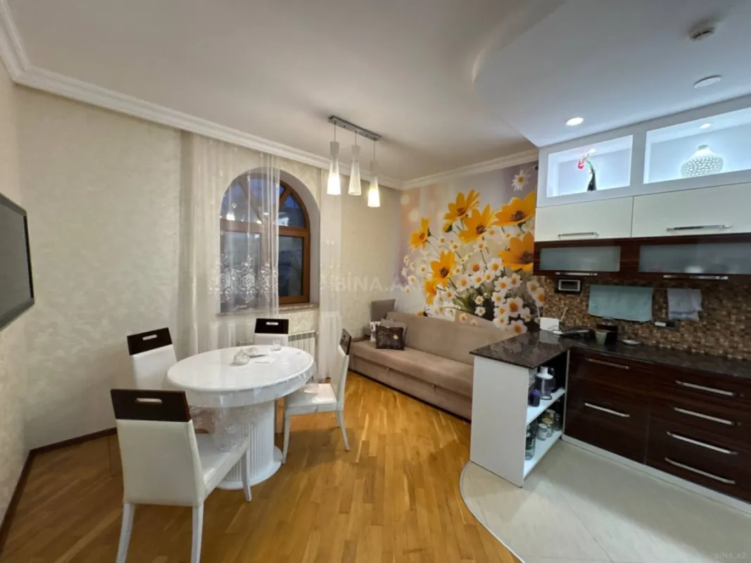 Satılır 6 otaqlı həyət evi 250 m²