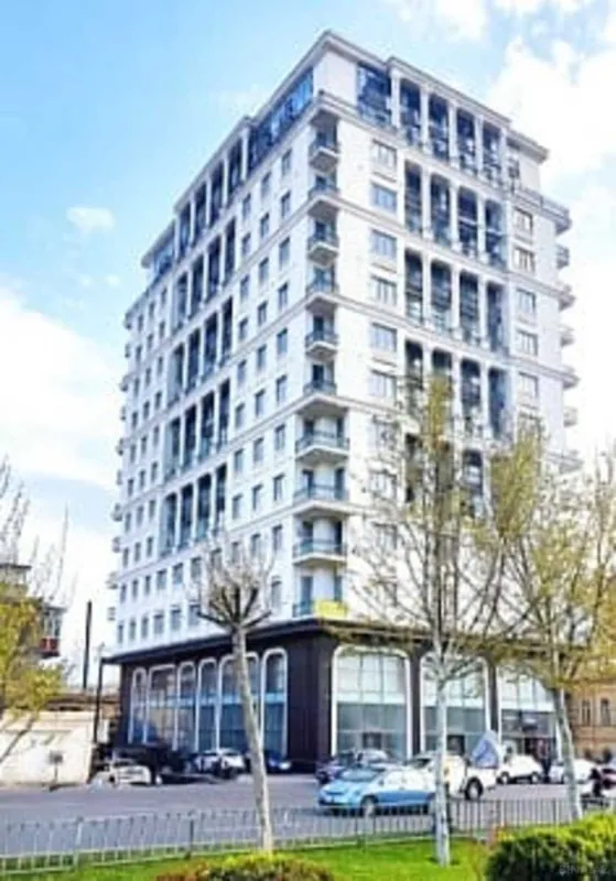 Satılır 4 otaqlı mənzil 245 m²