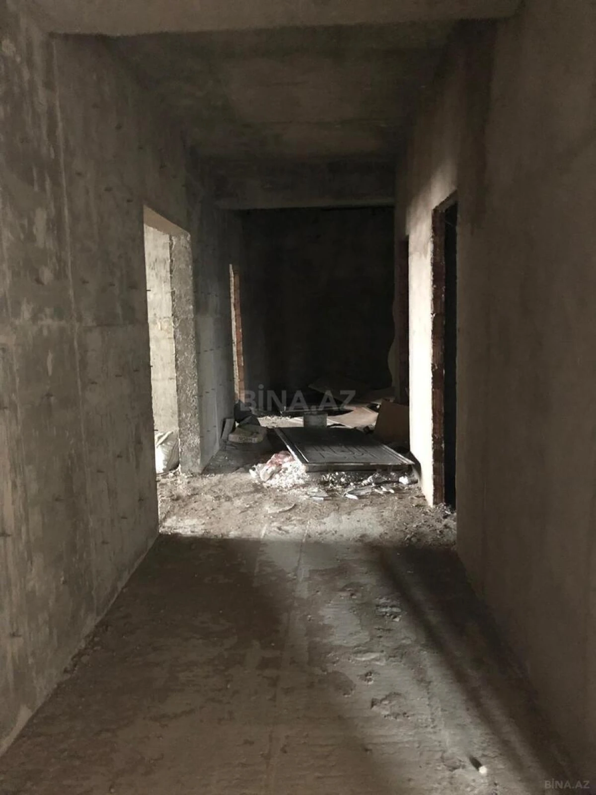 Satılır 4 otaqlı mənzil 245 m²