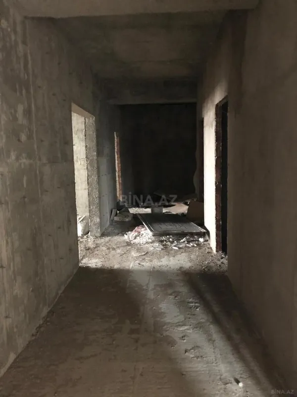 Satılır 4 otaqlı mənzil 245 m²