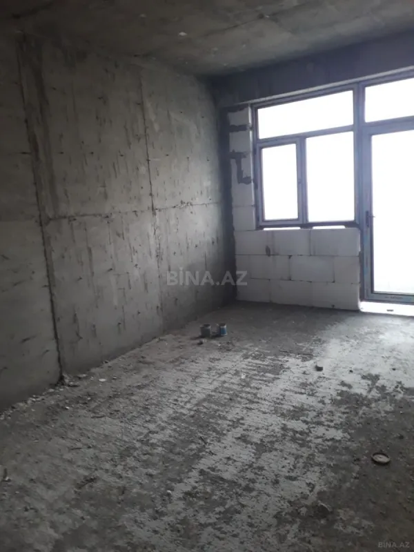 Satılır 4 otaqlı mənzil 245 m²