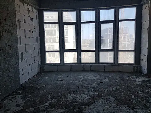 Satılır 4 otaqlı mənzil 245 m²