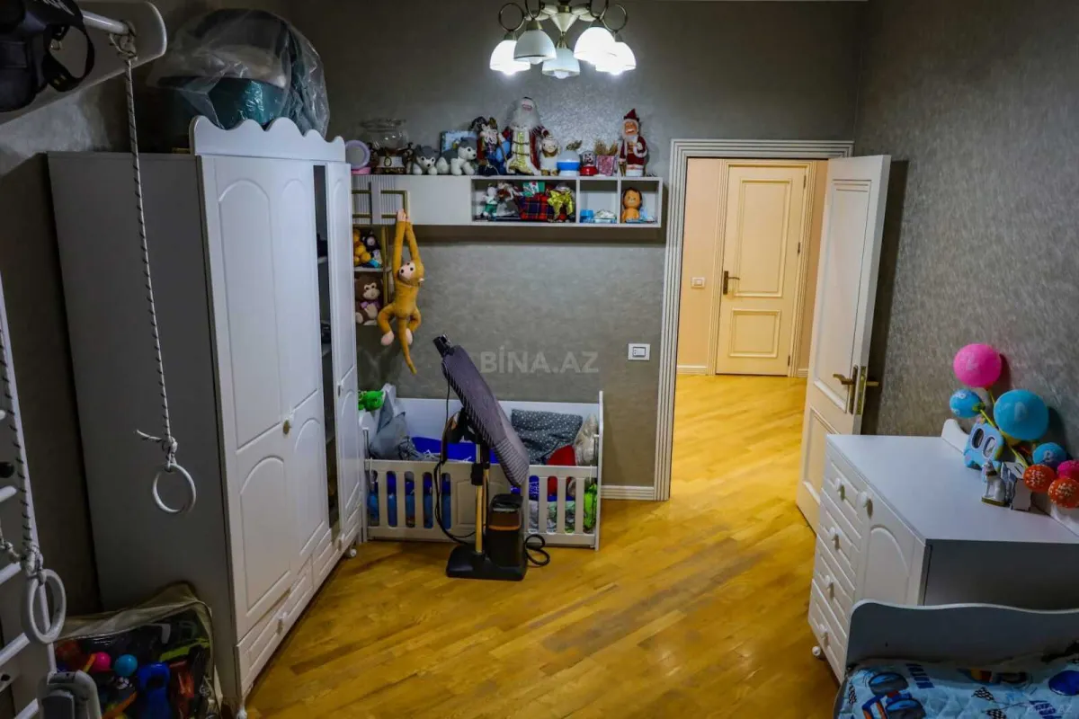 Satılır 3 otaqlı mənzil 113 m²