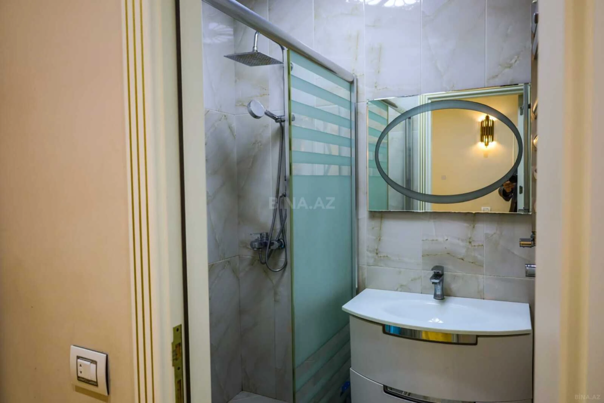 Satılır 3 otaqlı mənzil 113 m²