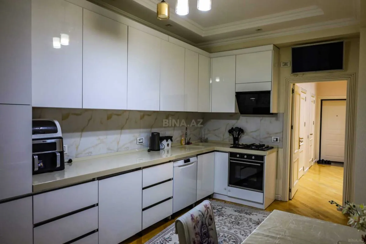 Satılır 3 otaqlı mənzil 113 m²