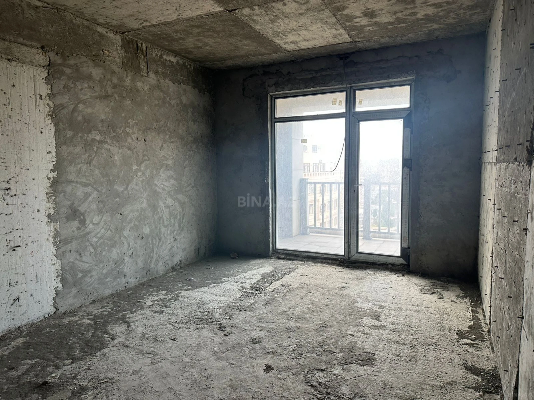 Satılır 3 otaqlı mənzil 175 m²
