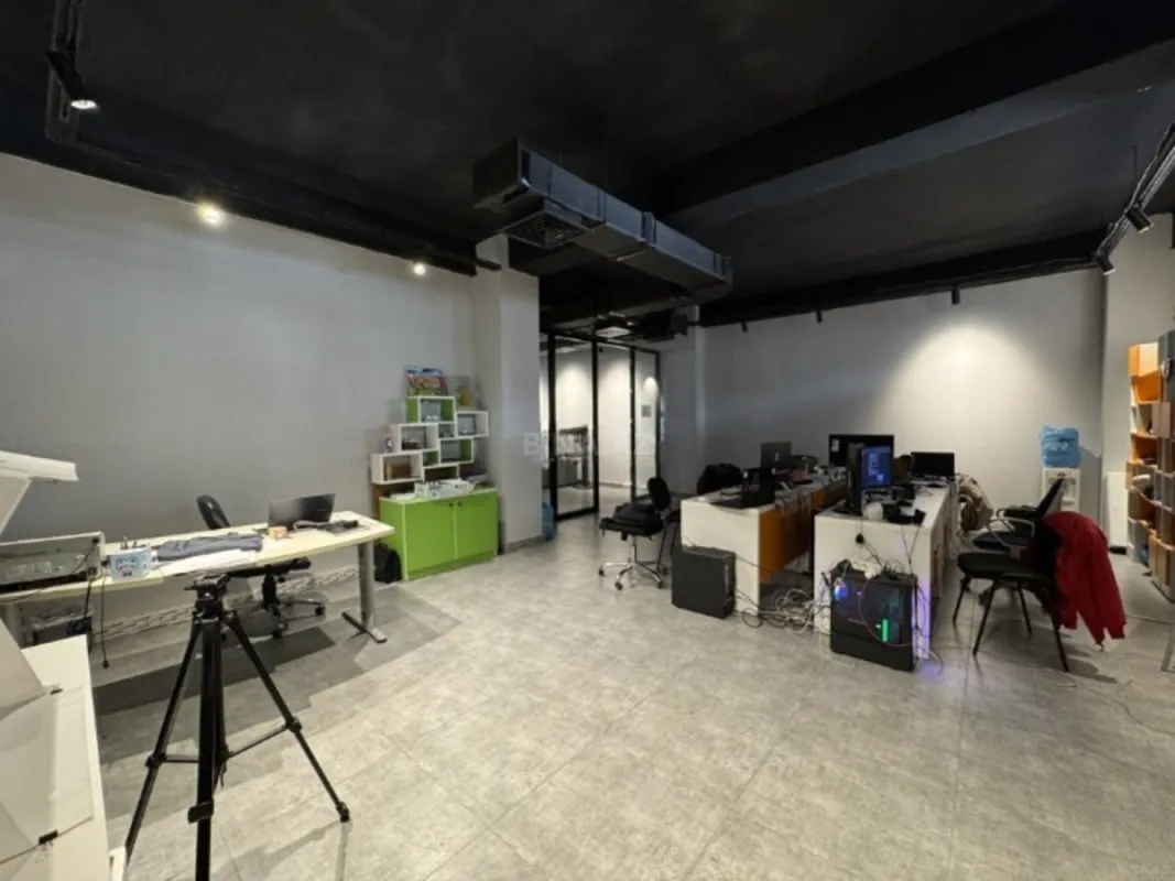 Satılır obyekt 412 m²