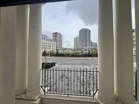 Satılır 5 otaqlı mənzil 159.5 m²