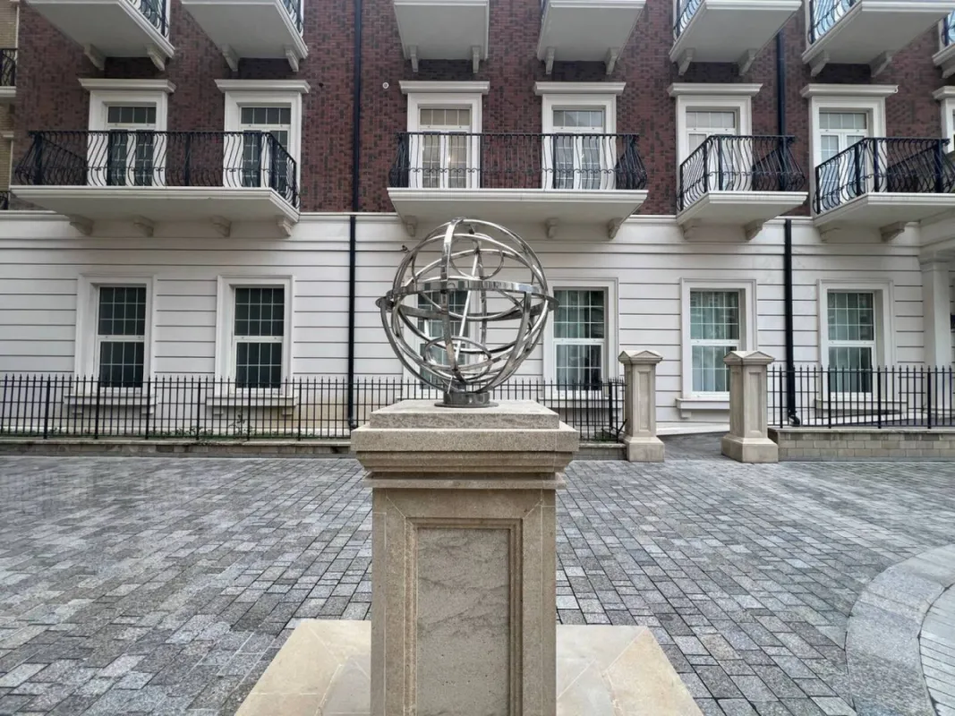 Satılır 5 otaqlı mənzil 159.5 m²