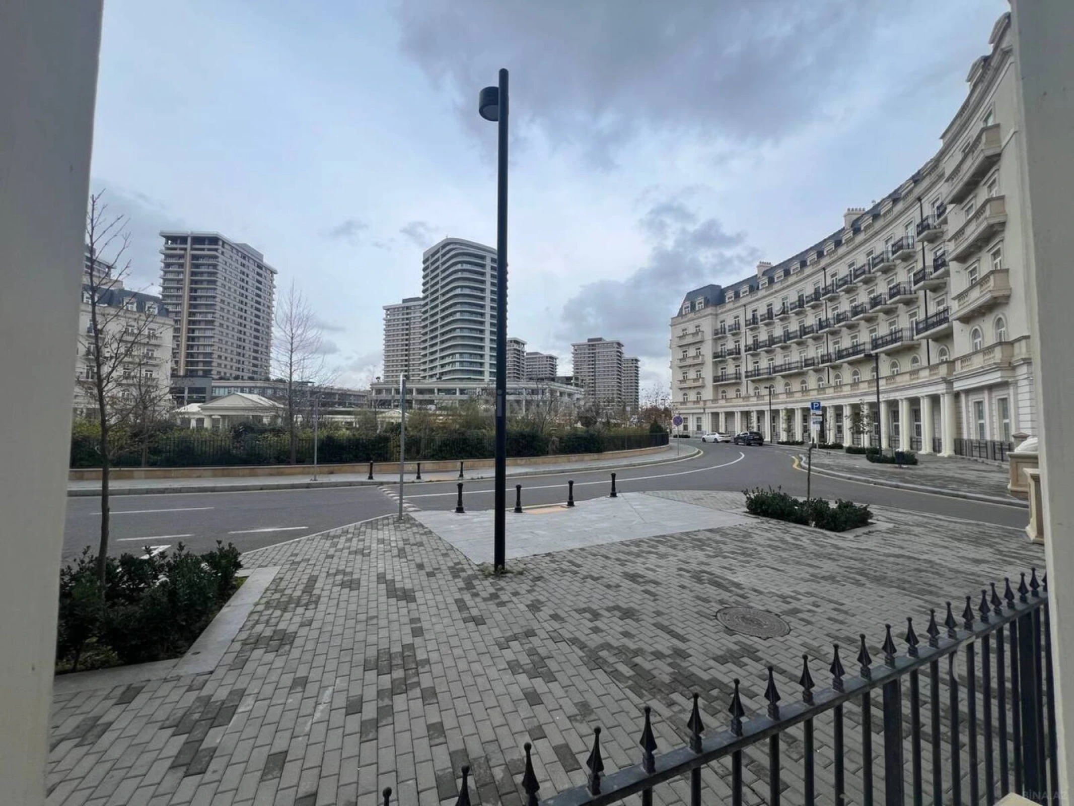 Satılır 4 otaqlı mənzil 113.1 m²