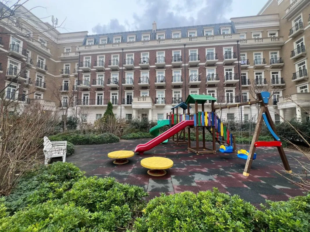 Satılır 4 otaqlı mənzil 113.1 m²