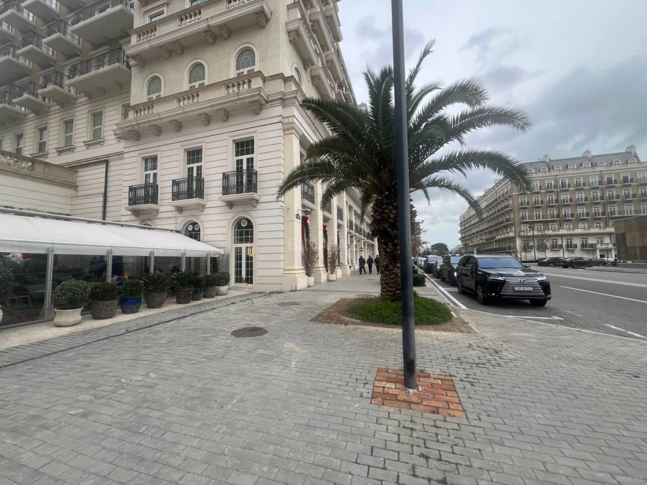 Satılır 4 otaqlı mənzil 113.1 m²