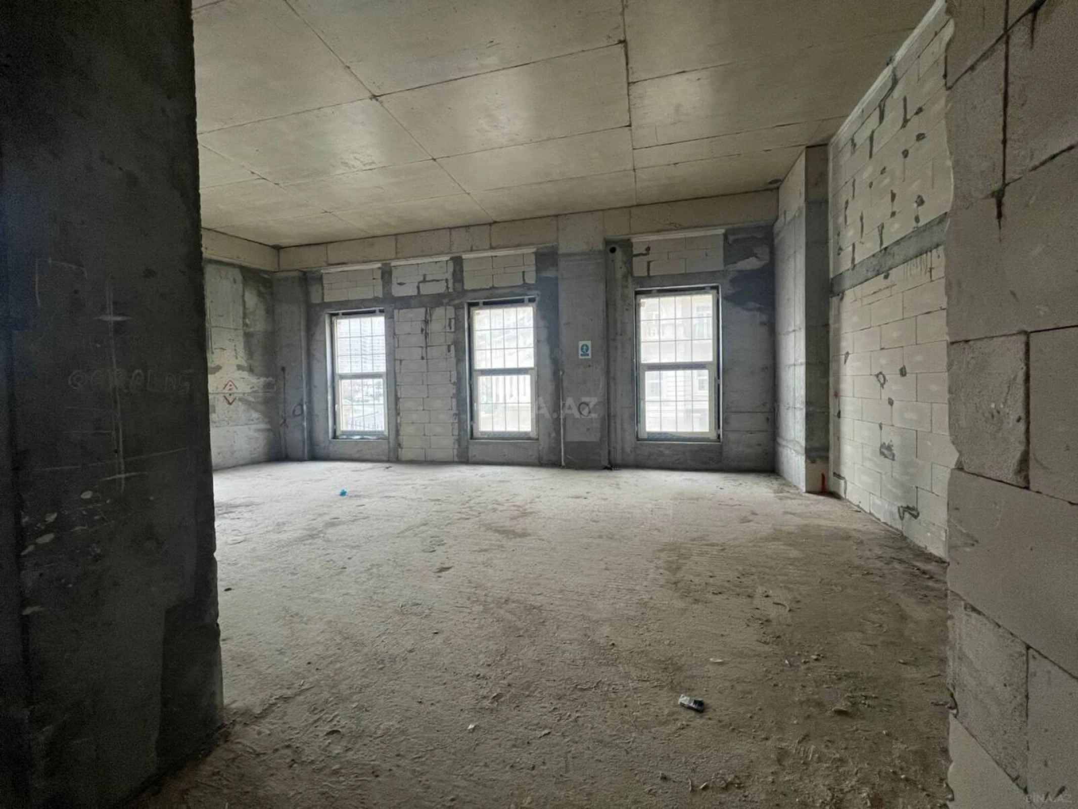 Satılır 4 otaqlı mənzil 113.1 m²