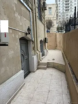 Satılır obyekt 140 m²