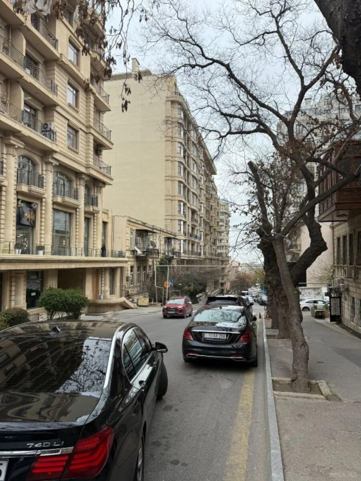 Satılır obyekt 140 m²