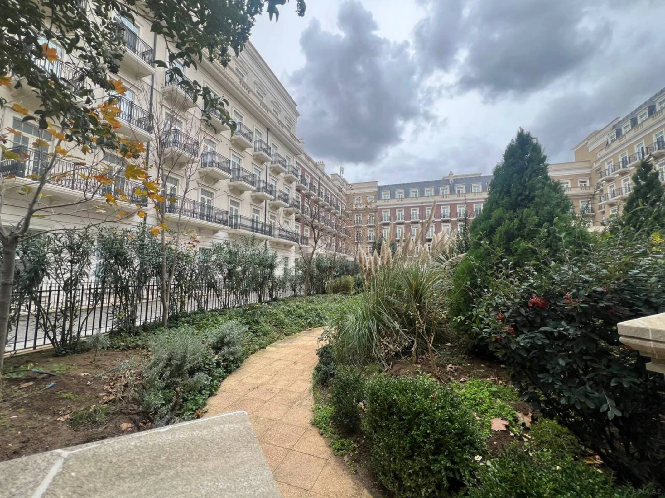 Satılır 3 otaqlı mənzil 92.7 m²