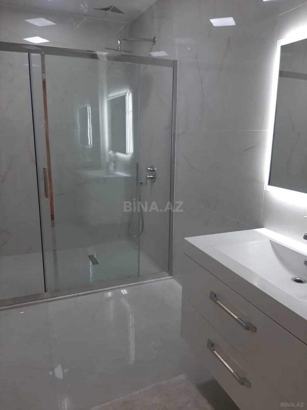 Satılır 3 otaqlı mənzil 115 m²