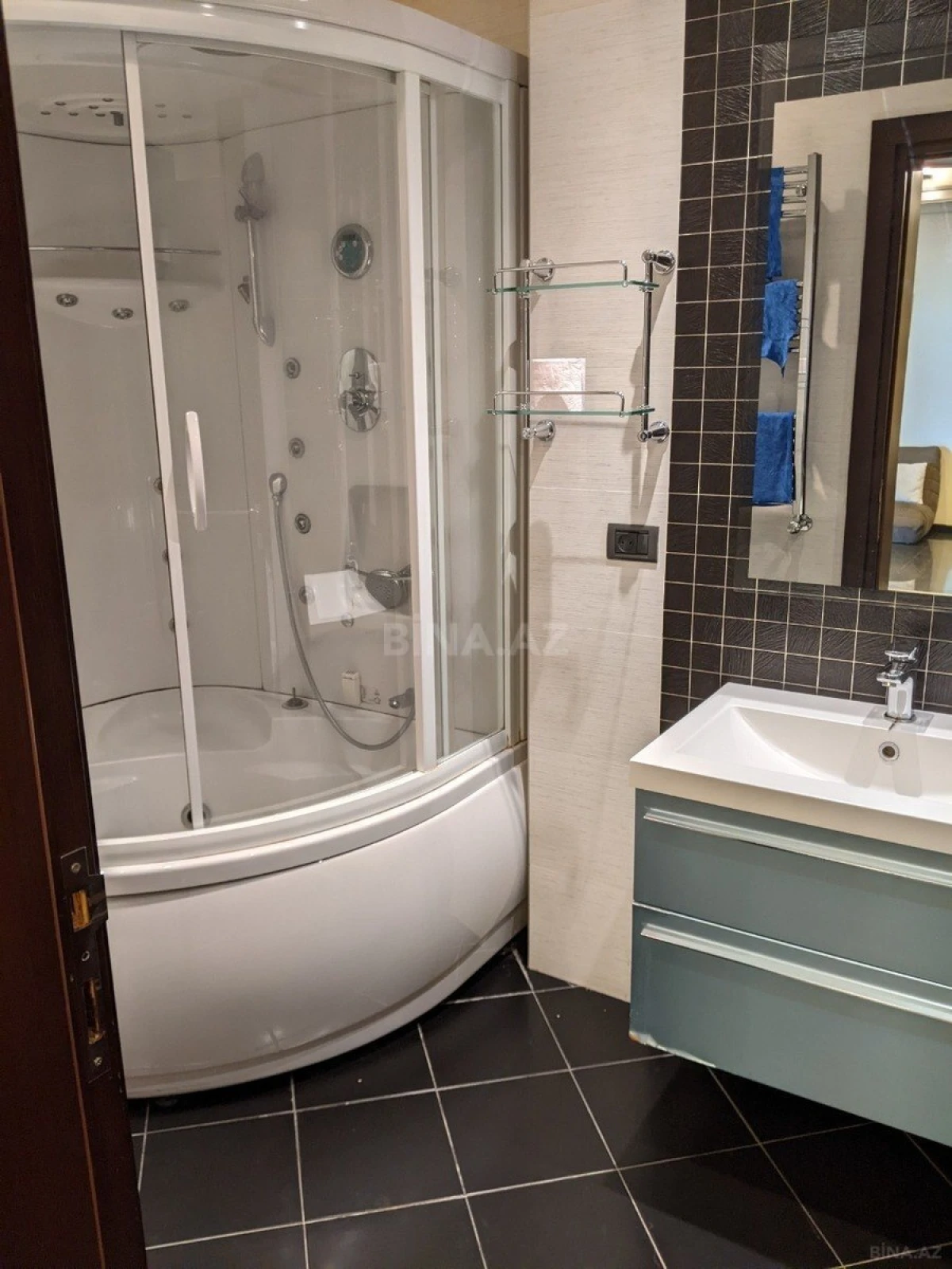 Kirayə verilir 4 otaqlı mənzil 195 m²