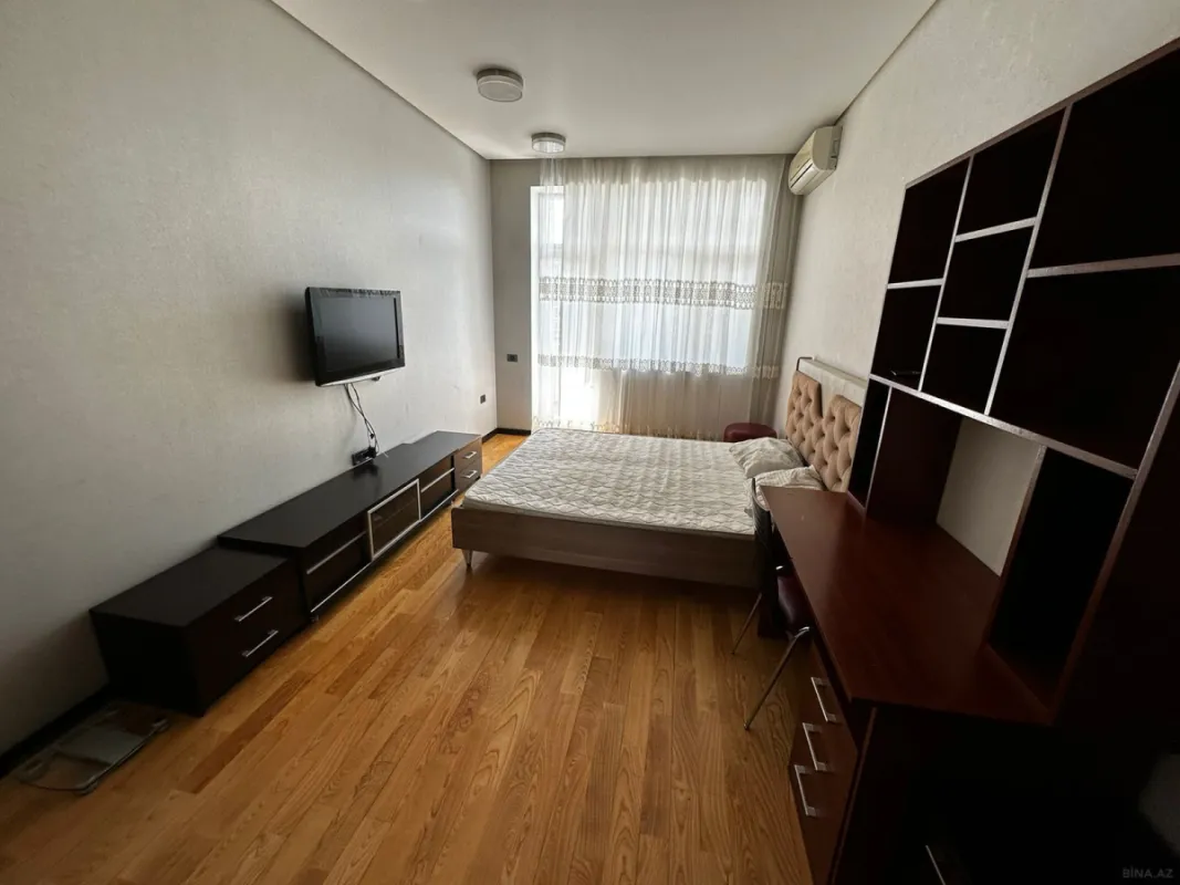 Kirayə verilir 4 otaqlı mənzil 195 m²
