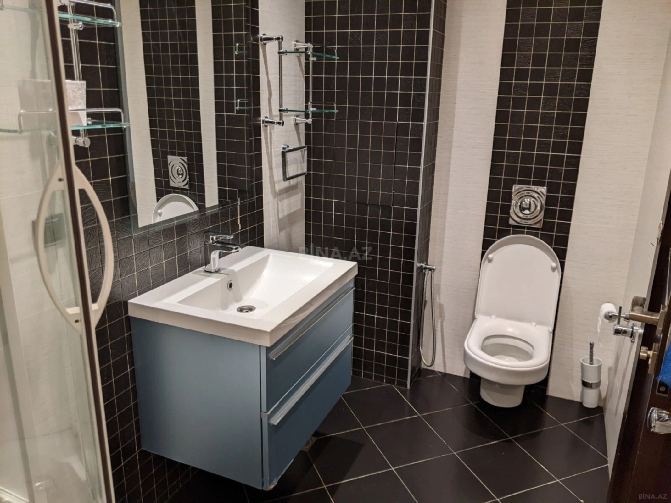 Kirayə verilir 4 otaqlı mənzil 195 m²