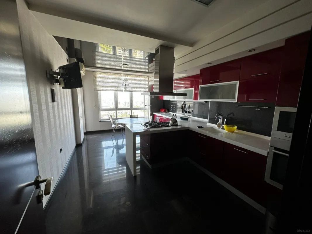 Kirayə verilir 4 otaqlı mənzil 195 m²