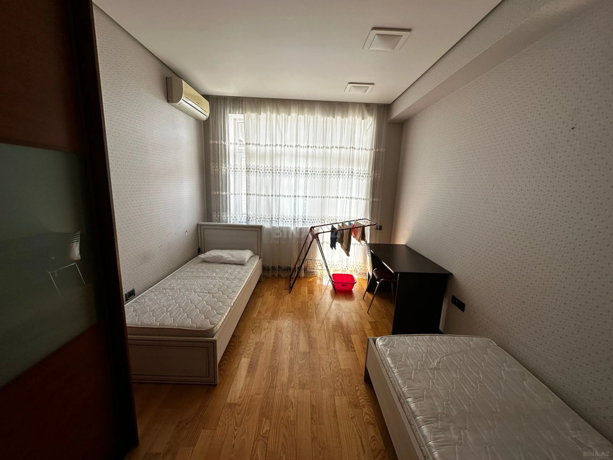 Kirayə verilir 4 otaqlı mənzil 195 m²