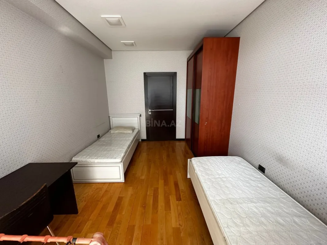 Kirayə verilir 4 otaqlı mənzil 195 m²