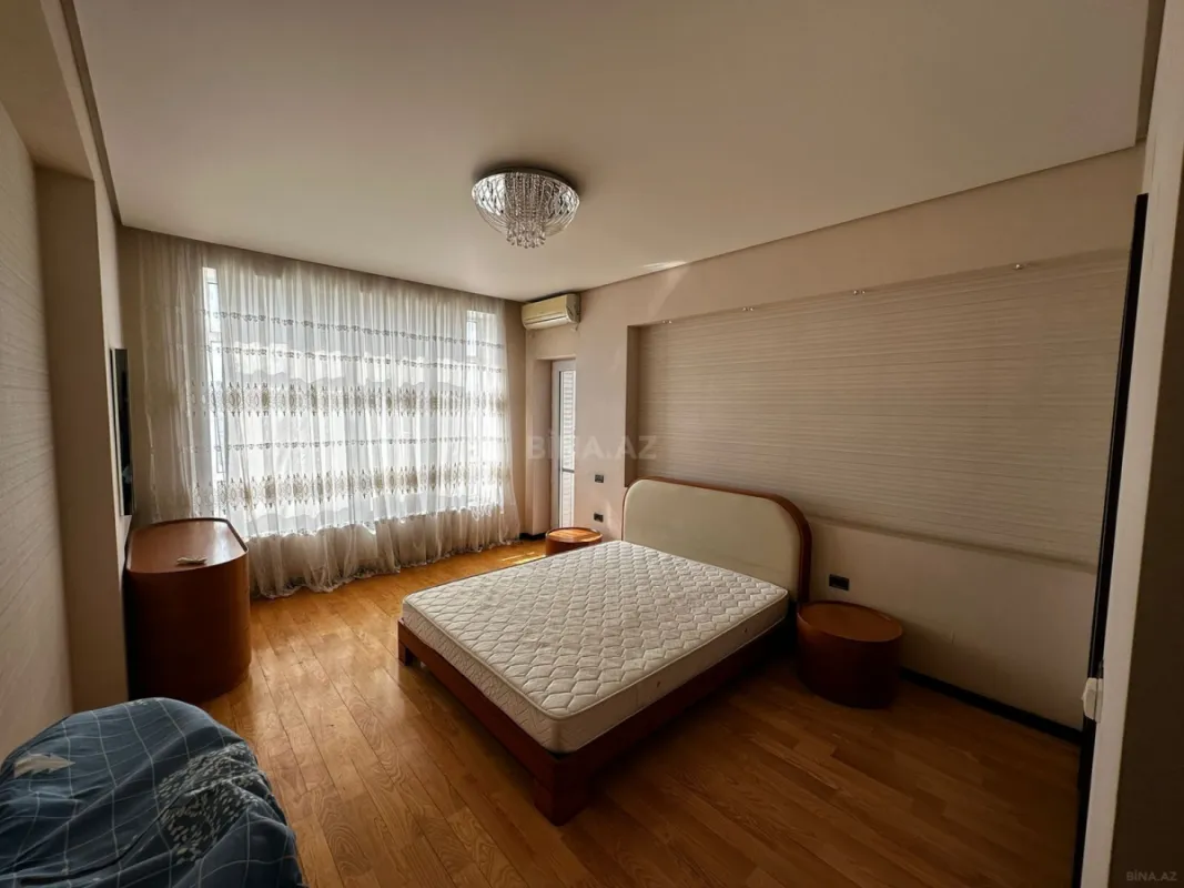 Kirayə verilir 4 otaqlı mənzil 195 m²