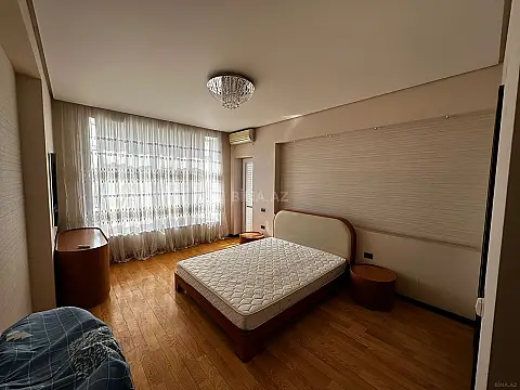 Kirayə verilir 4 otaqlı mənzil 195 m²