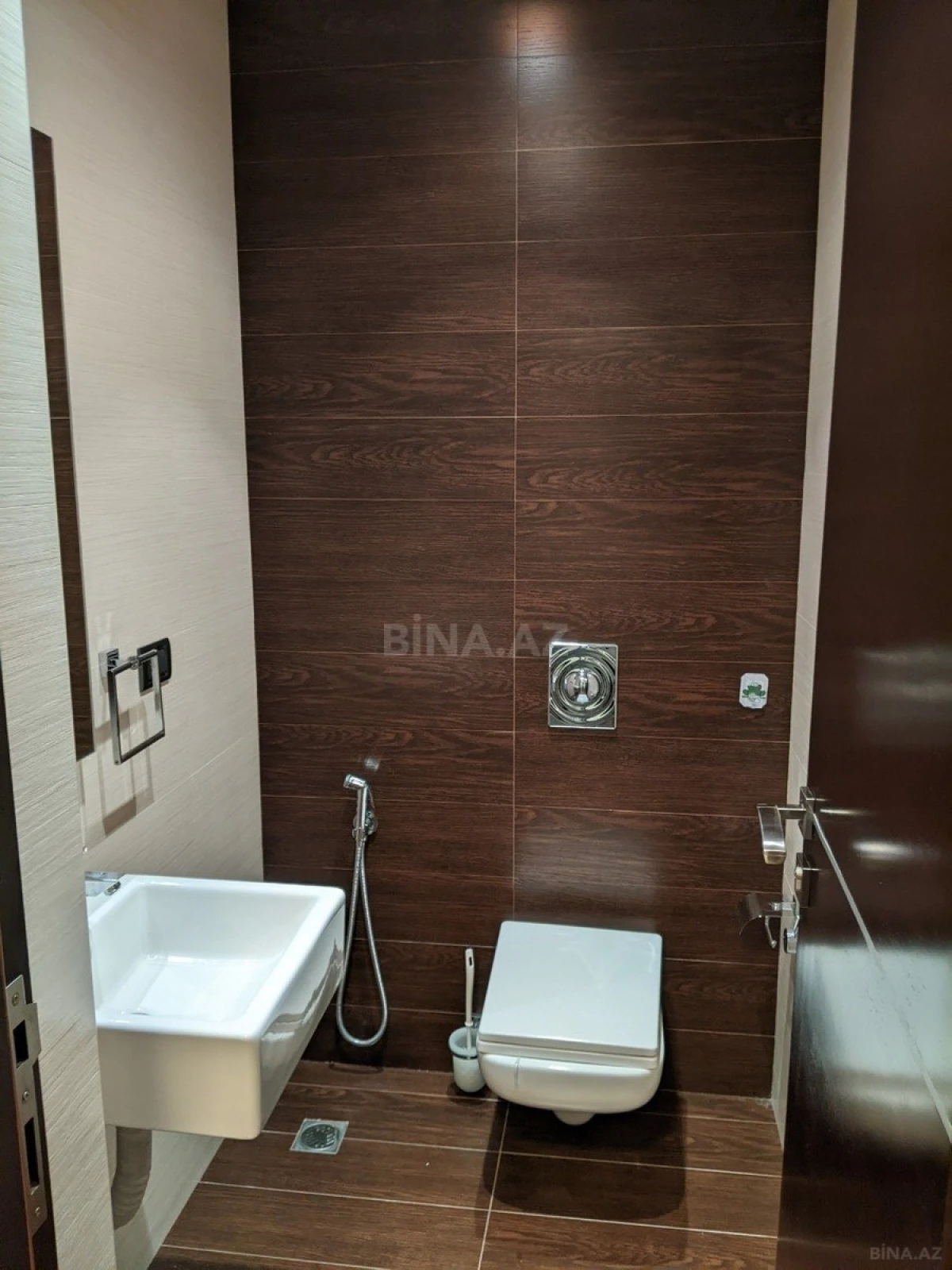 Kirayə verilir 4 otaqlı mənzil 195 m²
